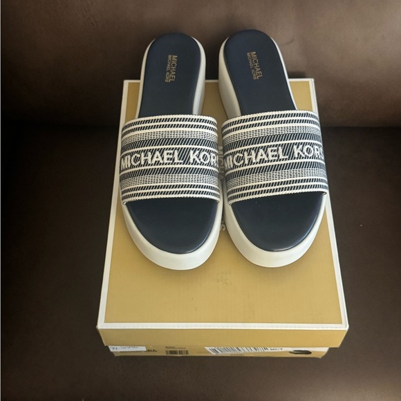 Michael Kors Blue and White Slide beach/summer sandals Brand New Size 7.5